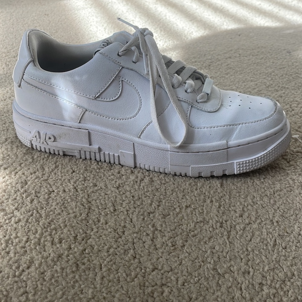 Women’s air force 1 pixel white. Size 10 - Picture 2 of 4